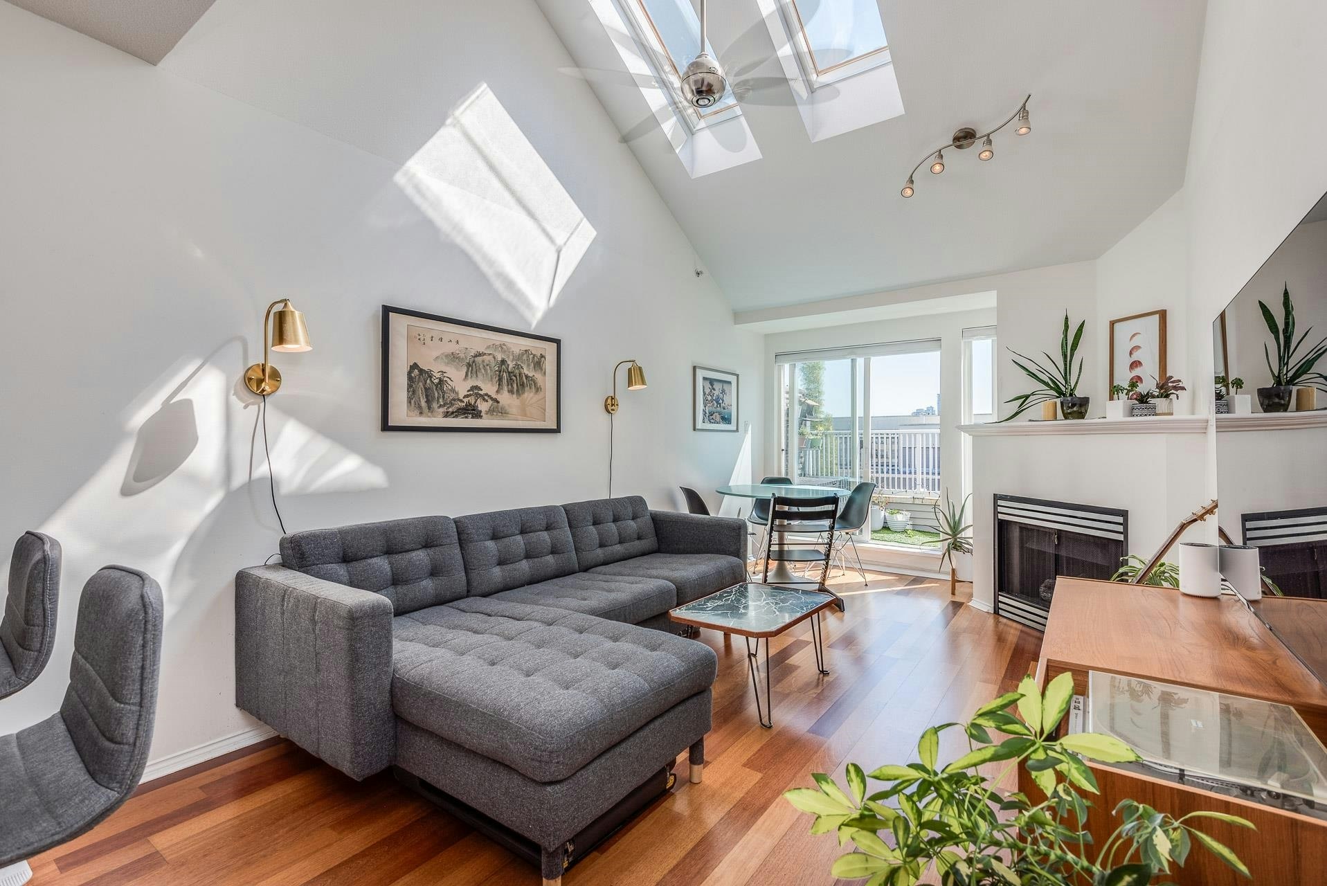 404-3939 Hastings Street, Burnaby, BC, V5C 2H8