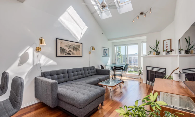 404-3939 Hastings Street