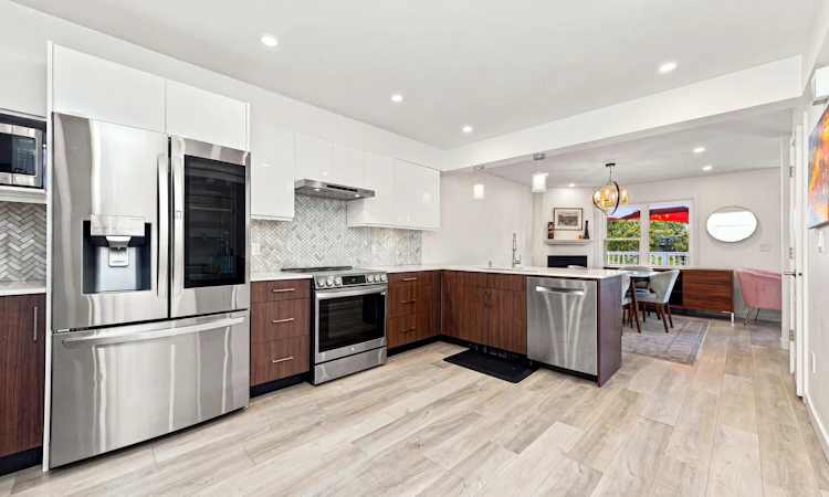 203-1513 Bowser Avenue