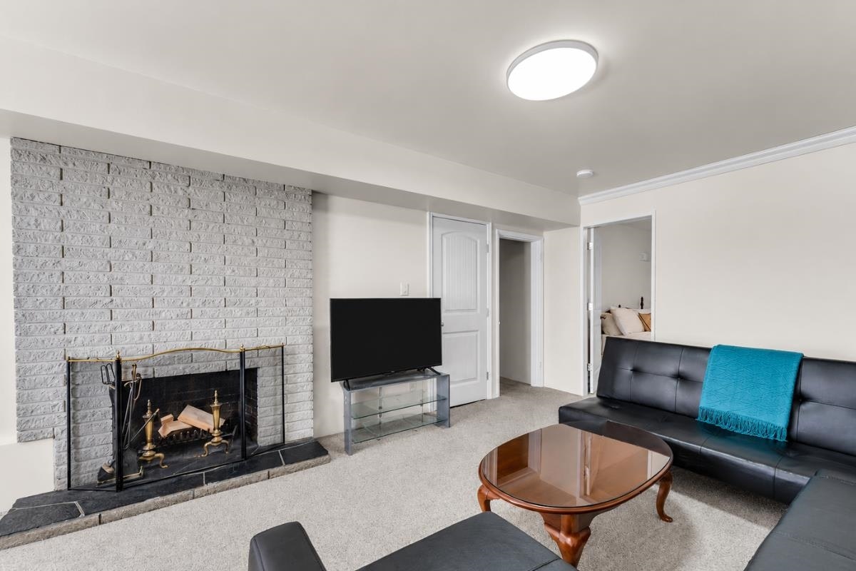 403 Newdale Court, North Vancouver, BC, V7N 3H3 - 21