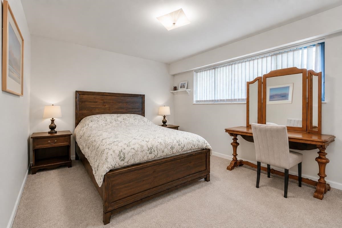 403 Newdale Court, North Vancouver, BC, V7N 3H3 - 14