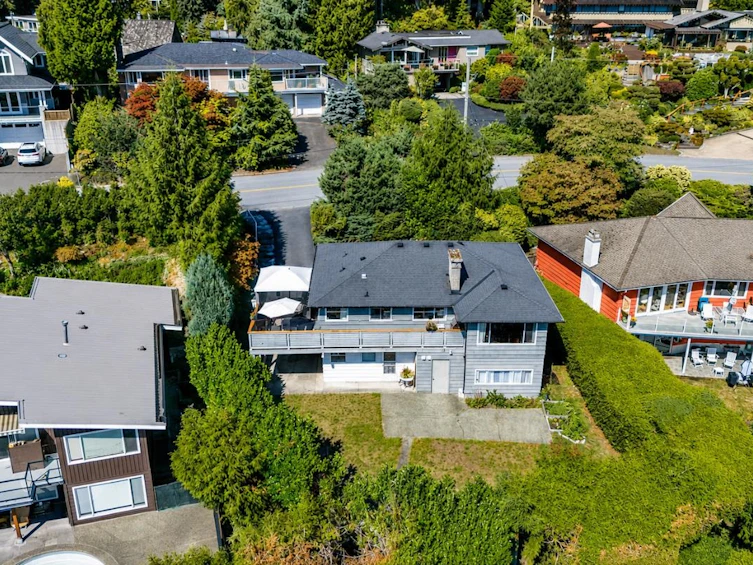 403 Newdale Court, North Vancouver, BC, V7N 3H3 - 28