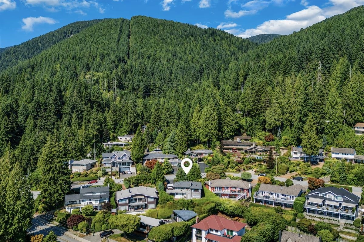 403 Newdale Court, North Vancouver, BC, V7N 3H3 - 30