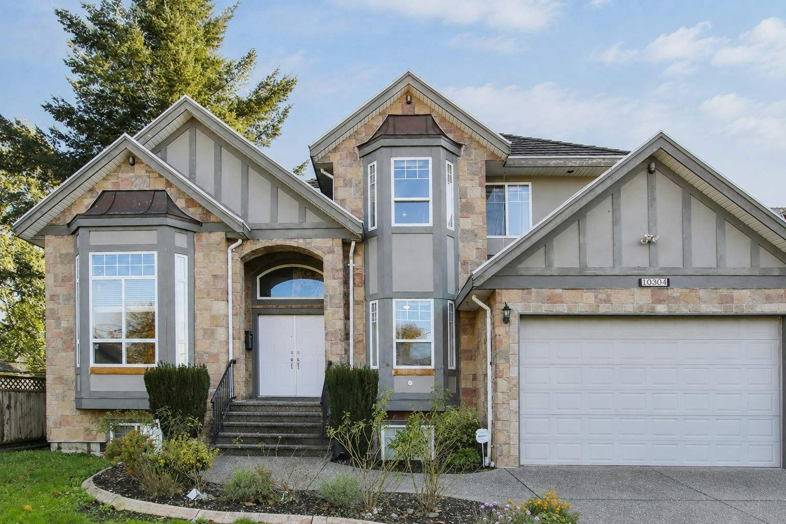 10304 128 Street, Surrey, BC, V3T 2Z4