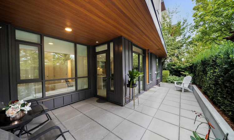 109-469 W King Edward Avenue