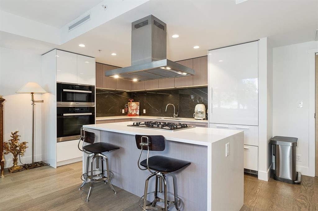 2025 Curling Road, North Vancouver, BC, V7P 0E1