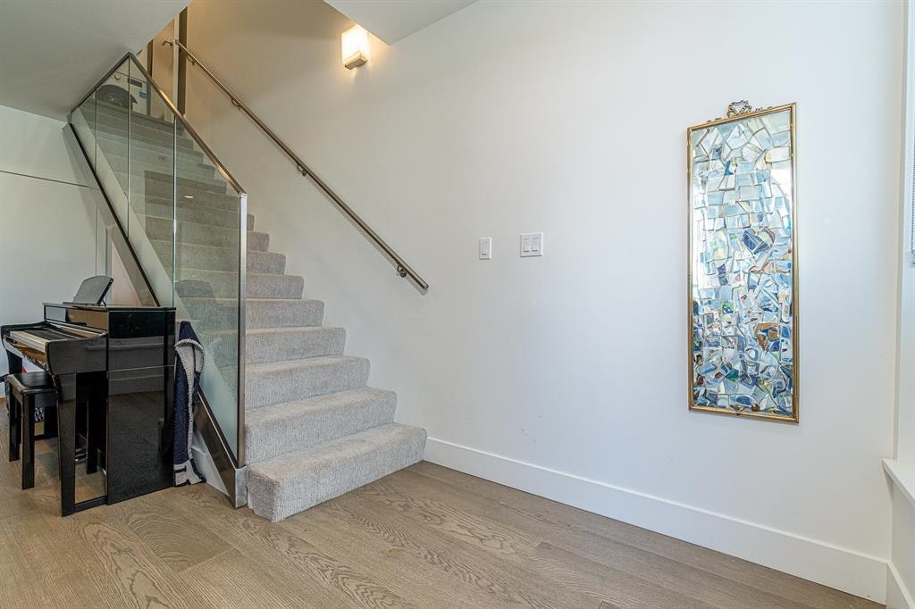 2025 Curling Road, North Vancouver, BC, V7P 0E1 - 26