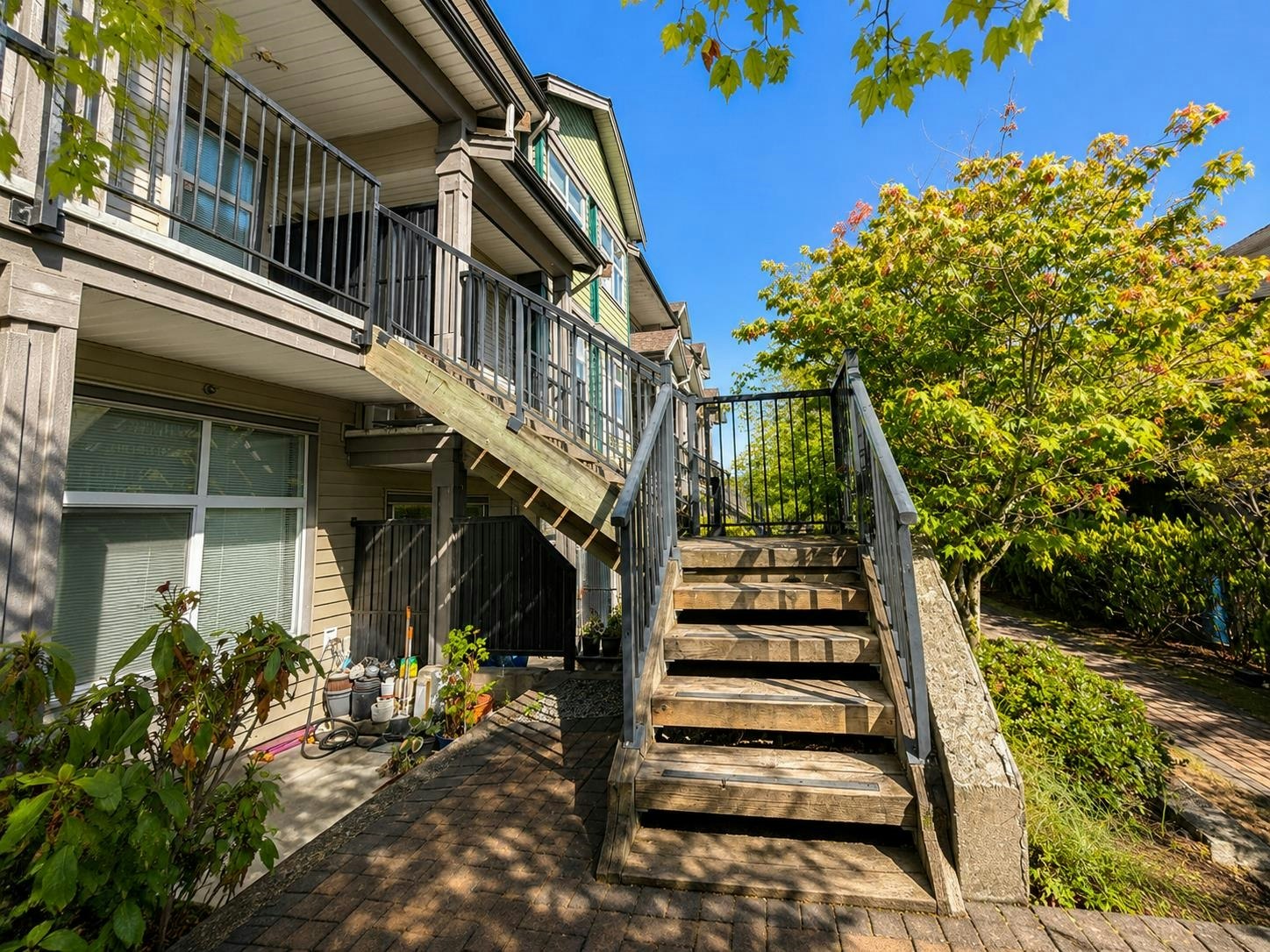 228-7333 16th Avenue - 4