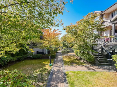 228-7333 16th Avenue - 3