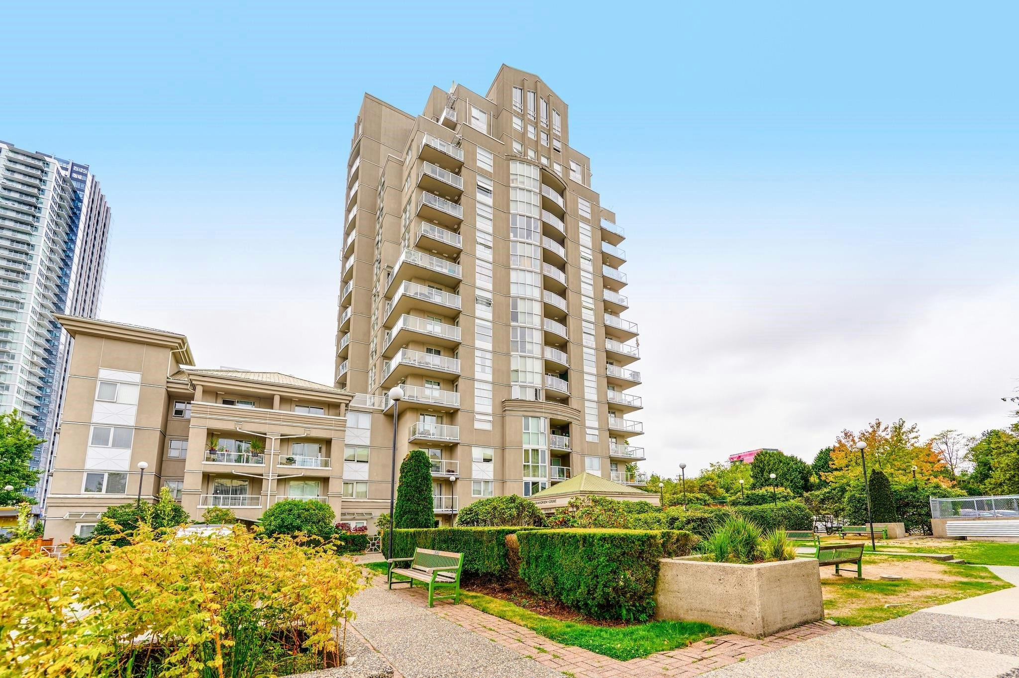 705-10523 University Drive, Surrey, BC, V3T 5T8