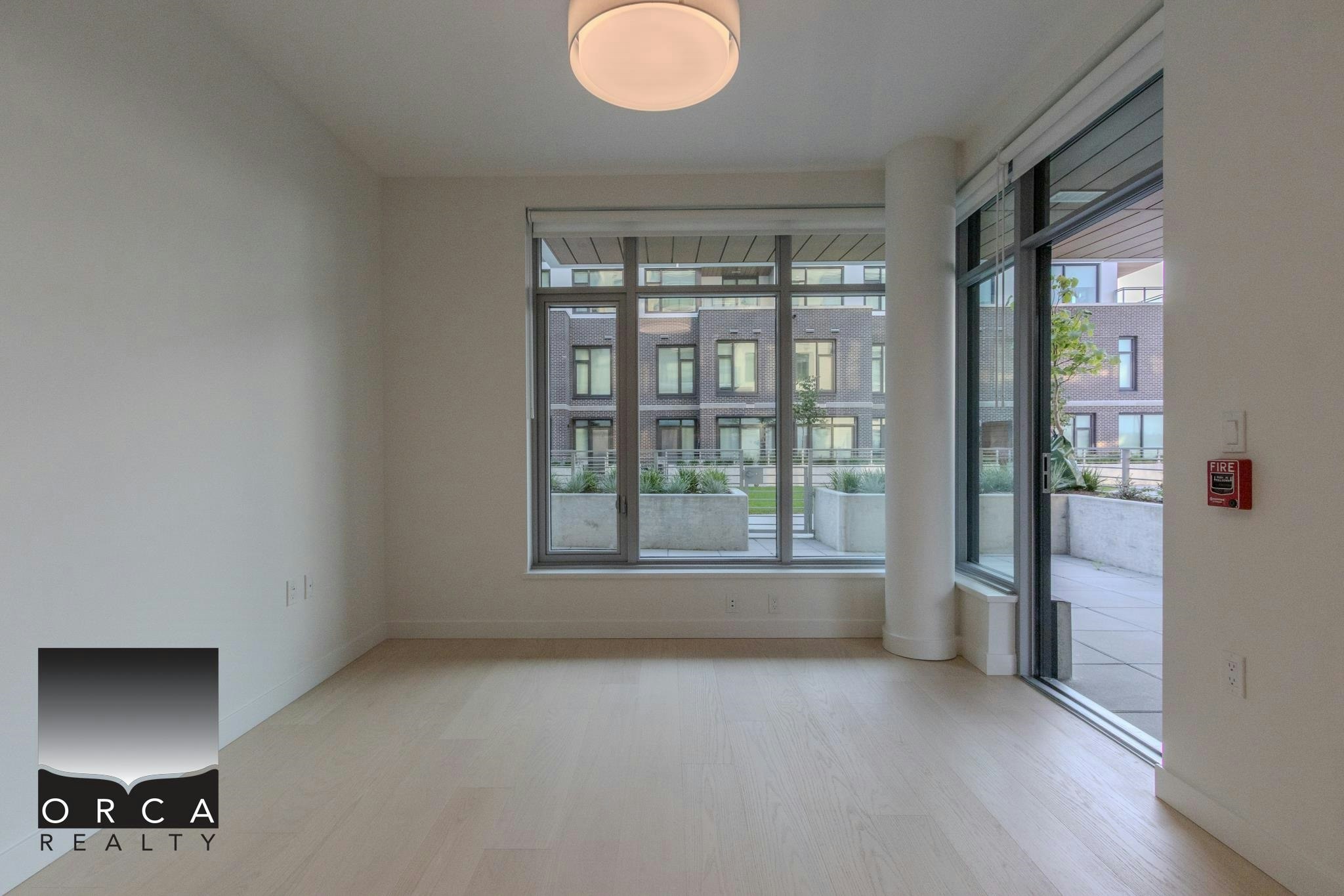 102-777 Harbour Way, North Vancouver, BC, V5T 4R4 - 3