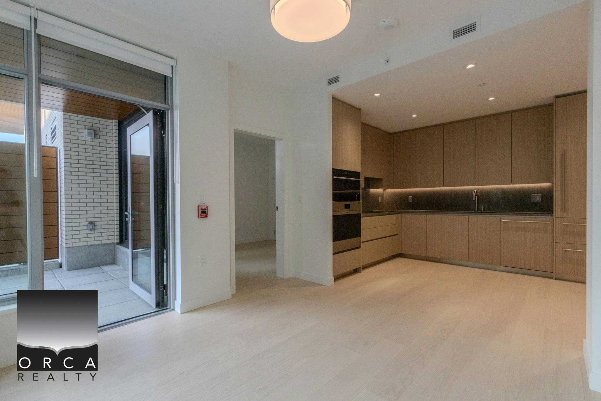 102-777 Harbour Way, North Vancouver, BC, V5T 4R4 - 8