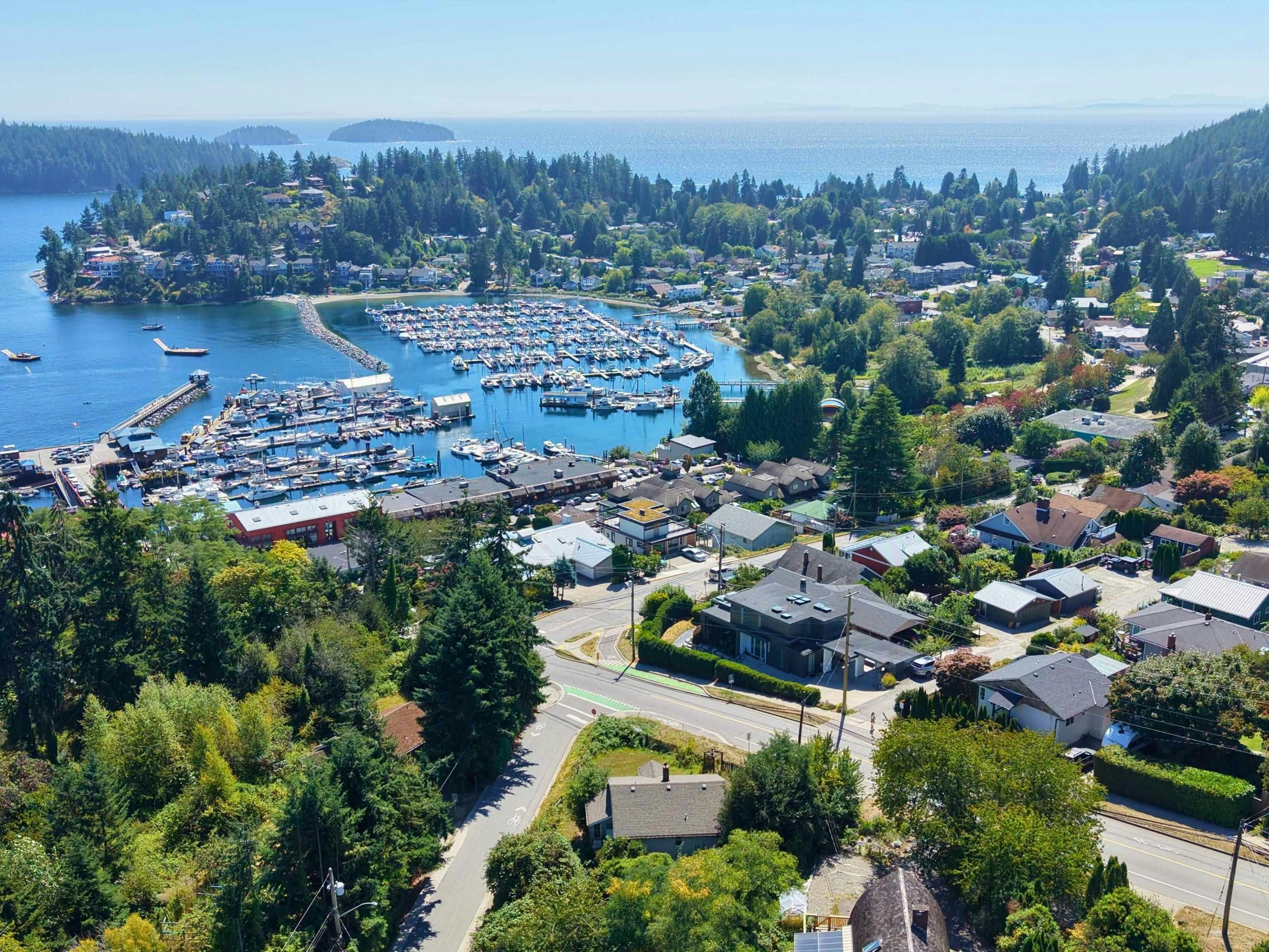 547 N Fletcher Road, Gibsons, BC, V0N 1V0