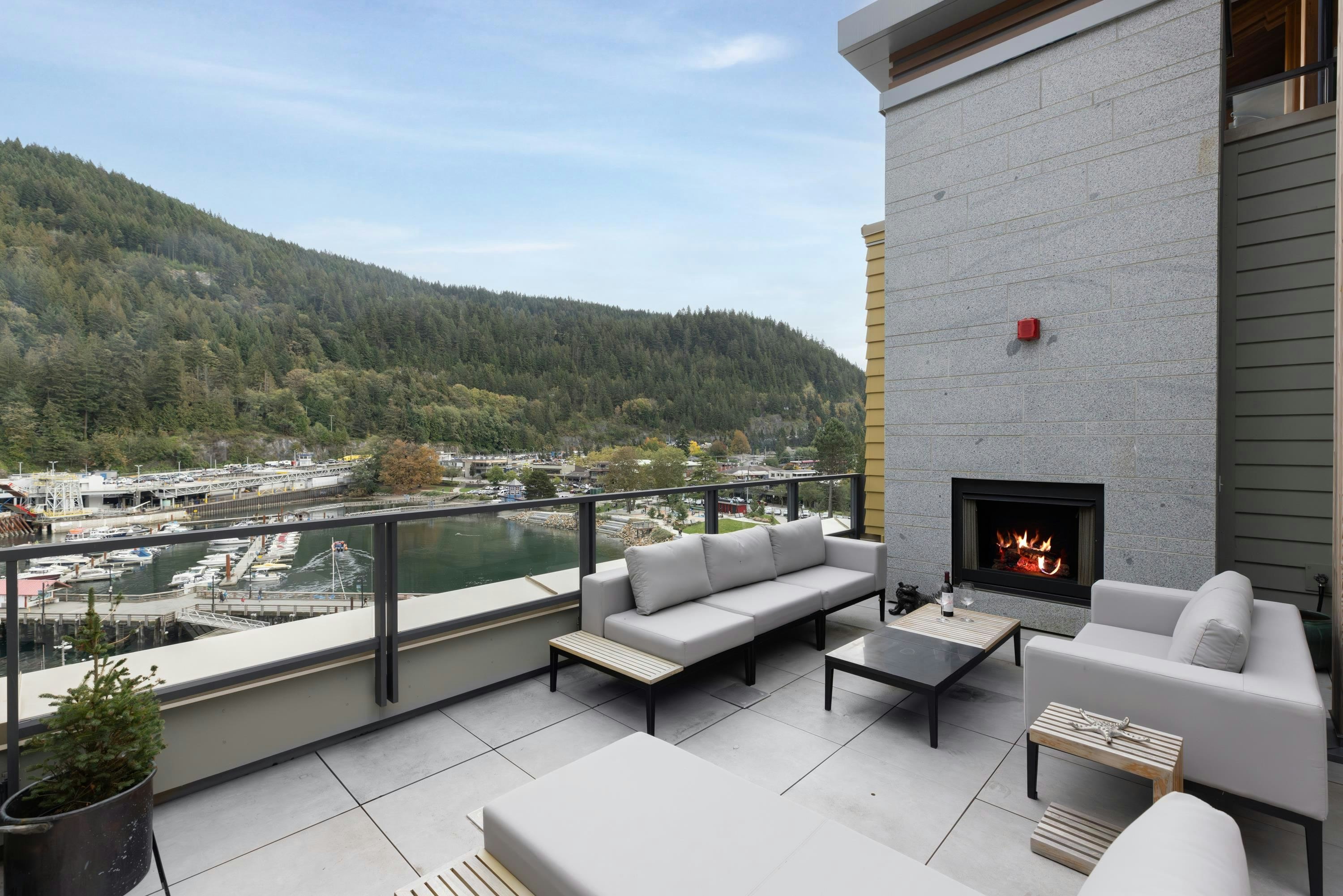 706-6707 Nelson Avenue, West Vancouver, BC, V7W 0A4