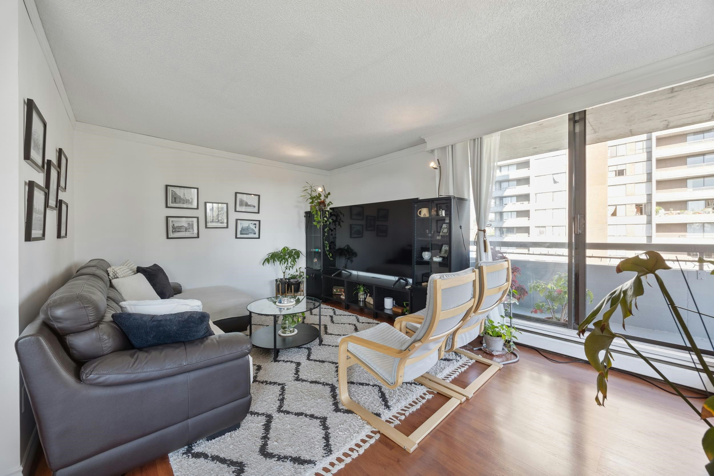 1003-3737 Bartlett Court - 4