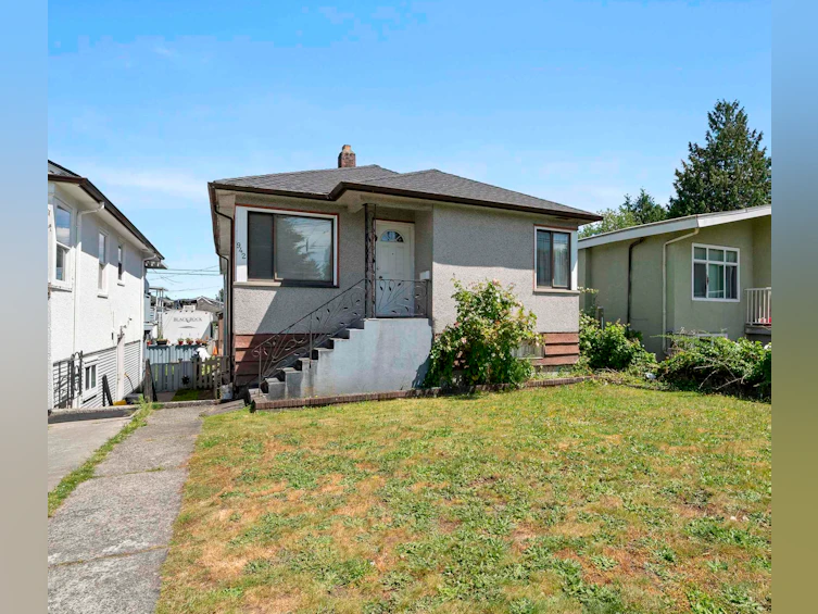 942 Nanaimo Street, Vancouver, BC, V5L 4S9