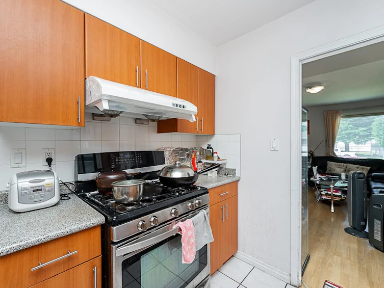 942 Nanaimo Street, Vancouver, BC, V5L 4S9 - 4