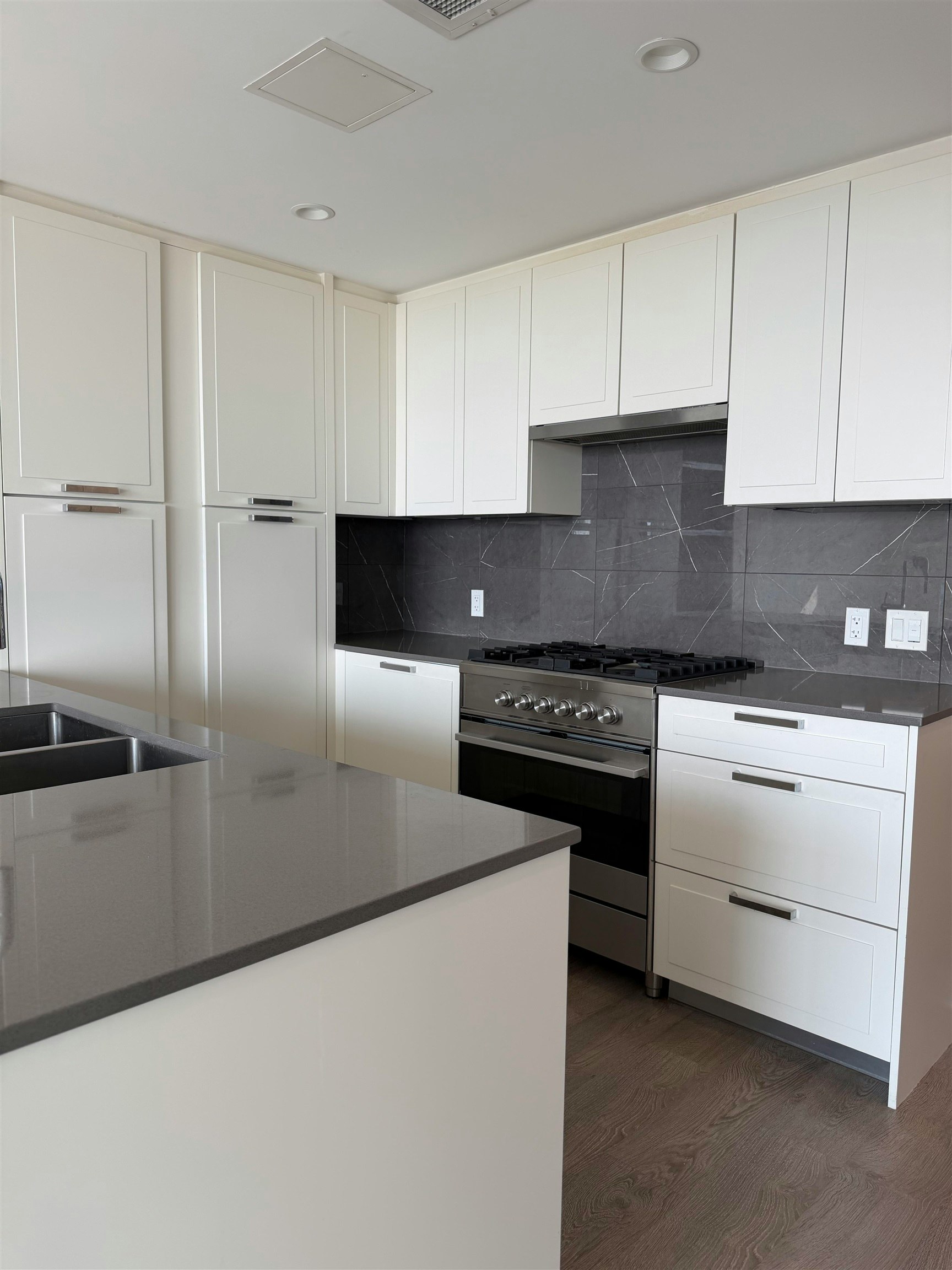 2506-1401 Hunter Street, North Vancouver, BC, V7J 0E2 - 3