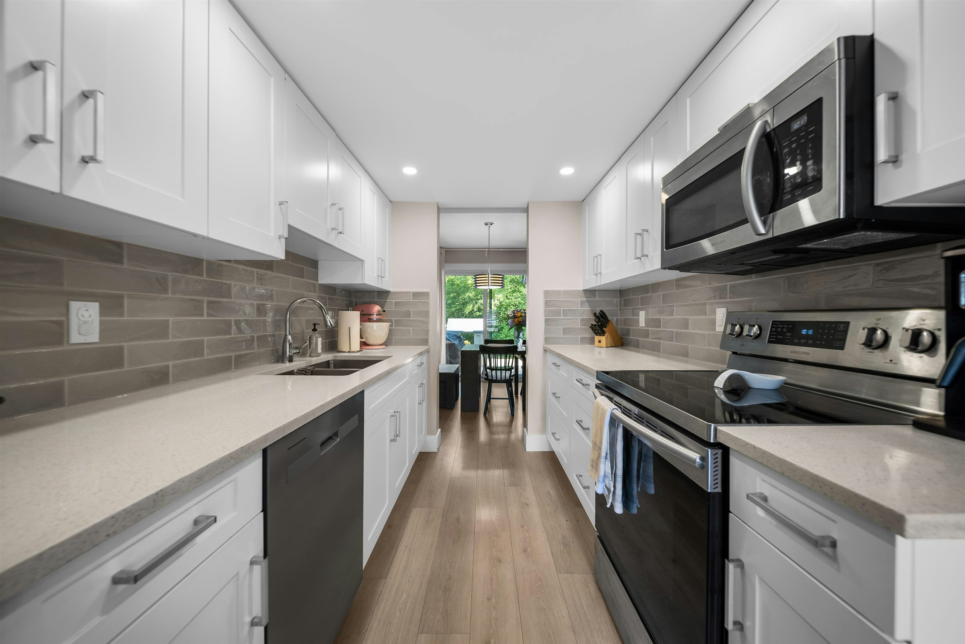 15879 Alder Place, Surrey, BC, V4A 5J1 - 17