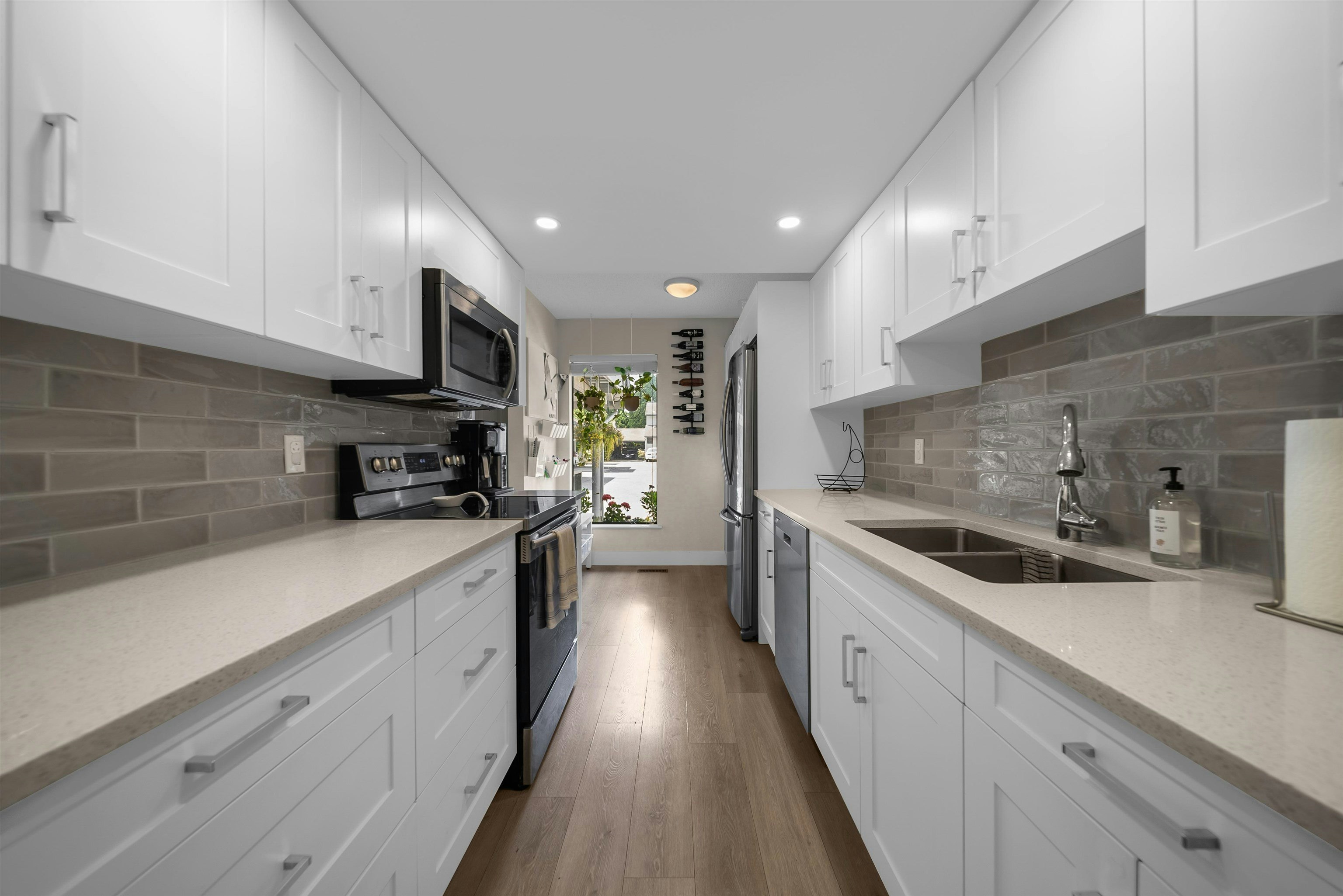 15879 Alder Place, Surrey, BC, V4A 5J1 - 15