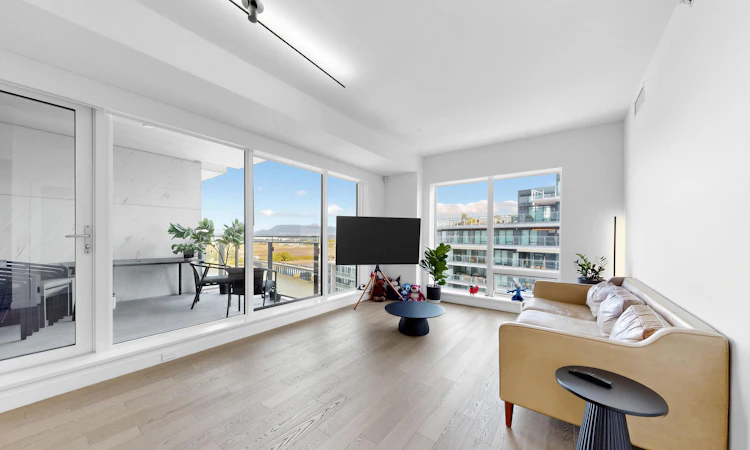 1007-6811 Pearson Way