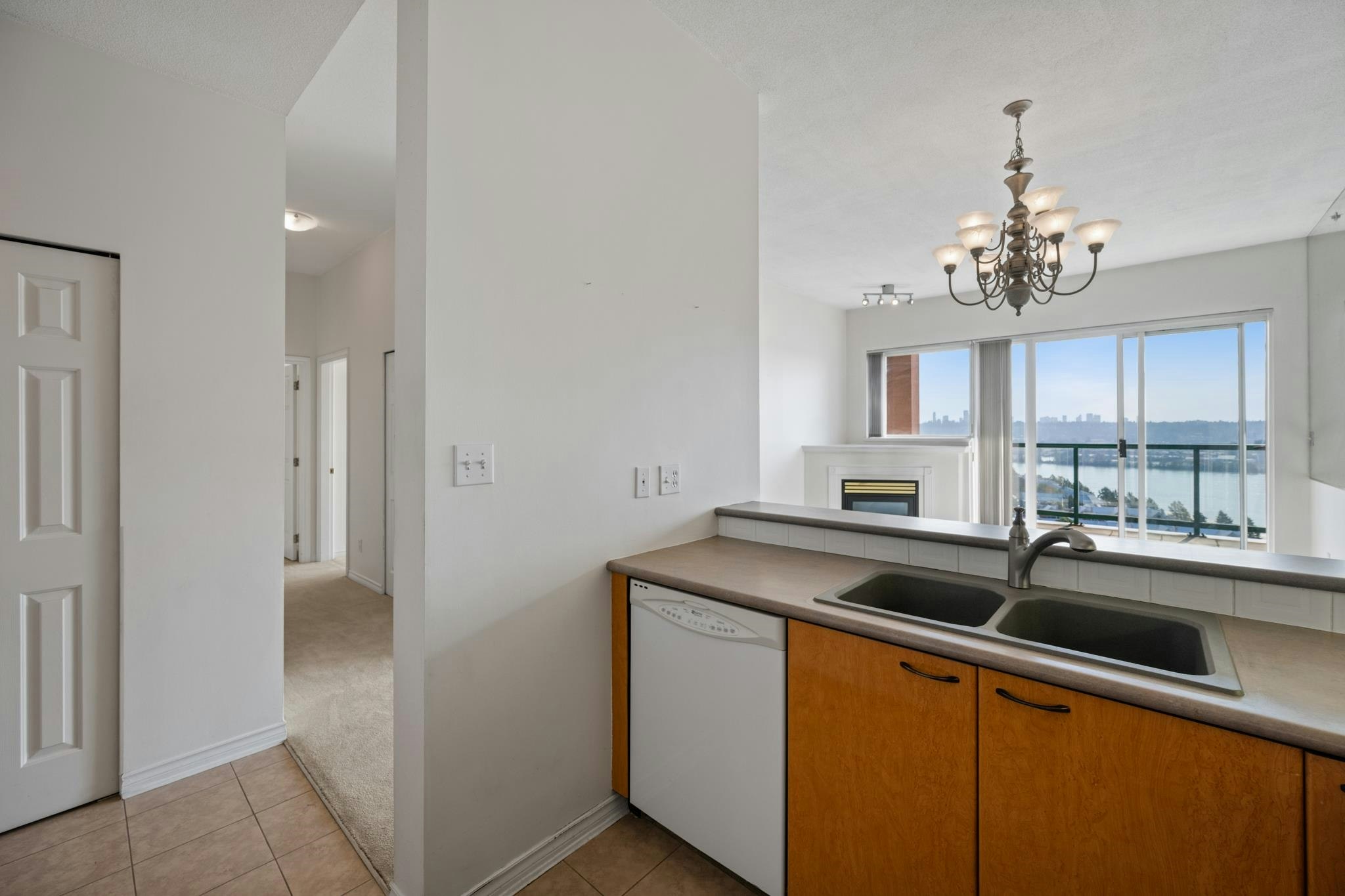 2102-10 Laguna Court - 5