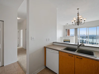 2102-10 Laguna Court - 5