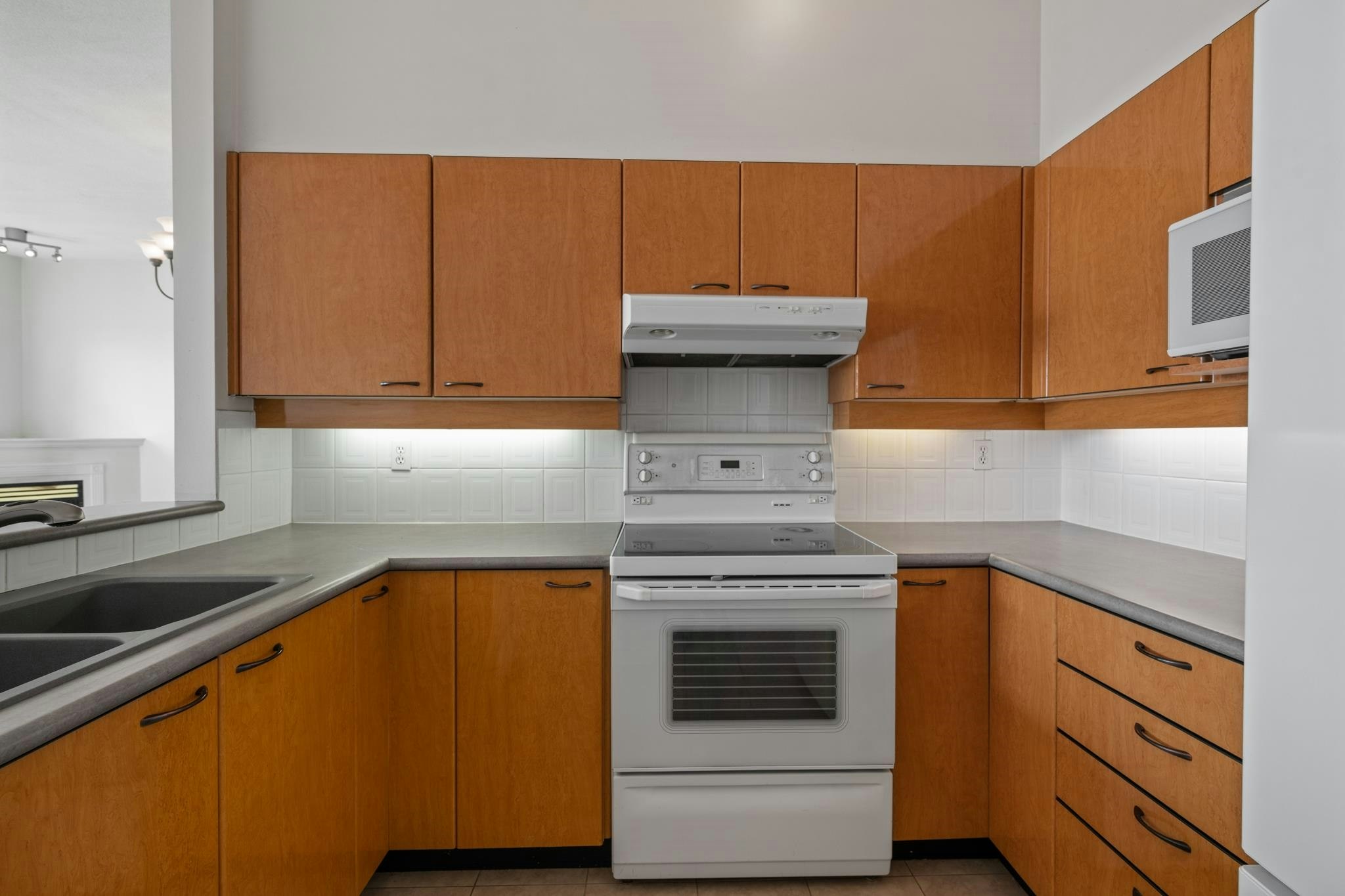 2102-10 Laguna Court - 4