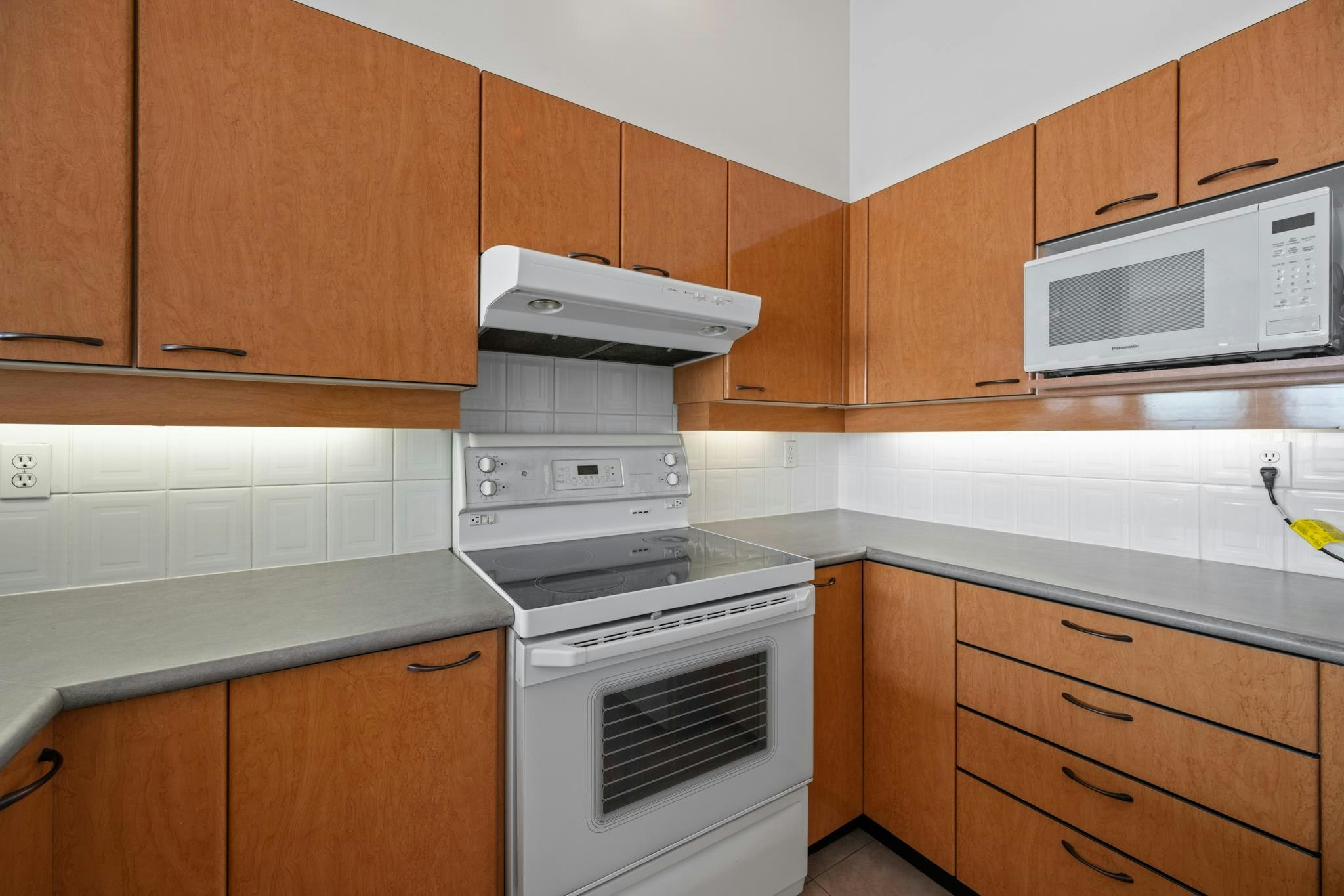 2102-10 Laguna Court, New Westminster, BC, V3M 6W3 - 11