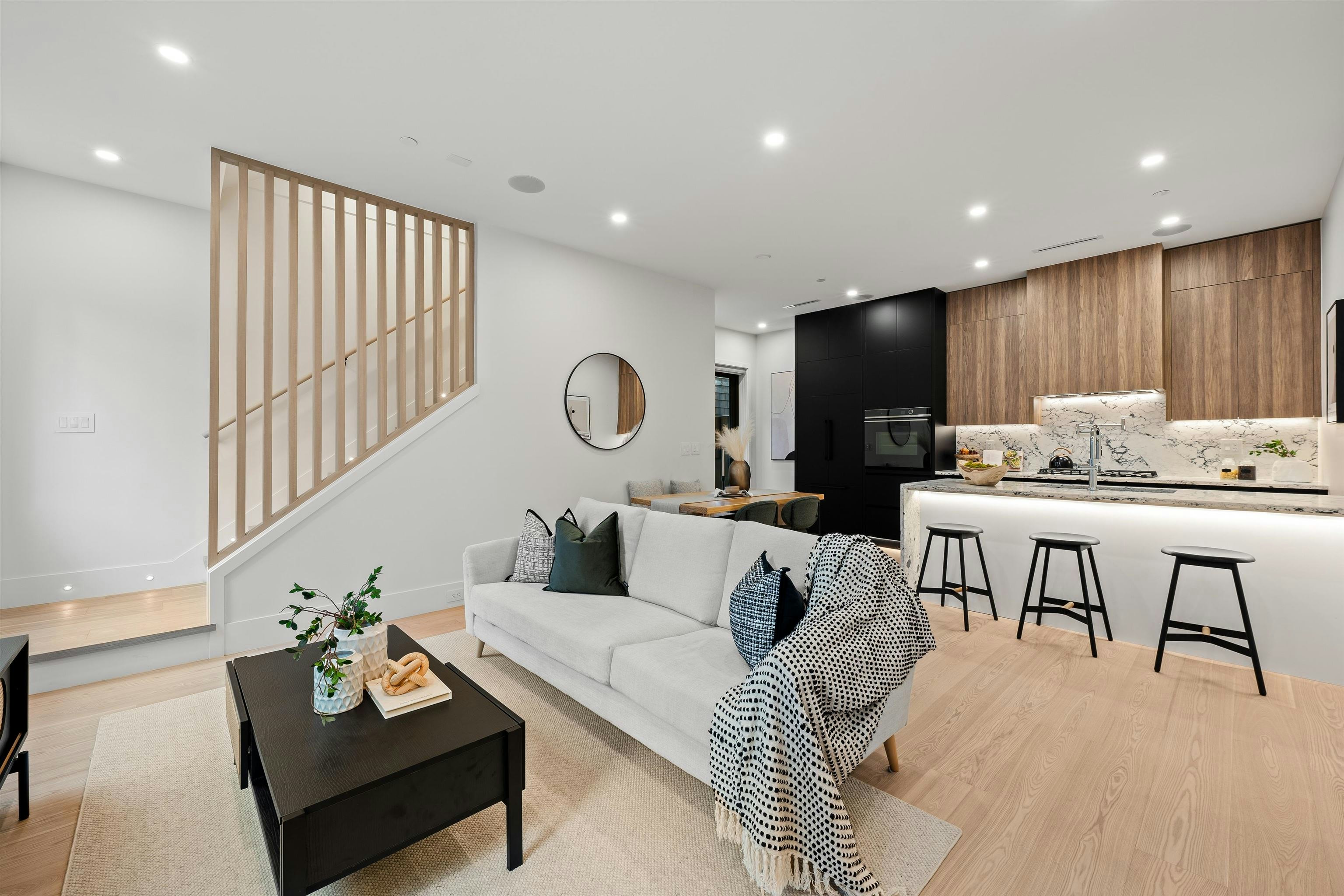 2-5034 Granville Street, Vancouver, BC, V6M 3B4