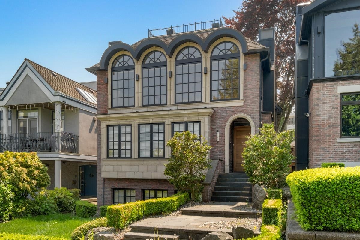4588 W 2nd Avenue, Vancouver, BC, V6R 1K9 - 2