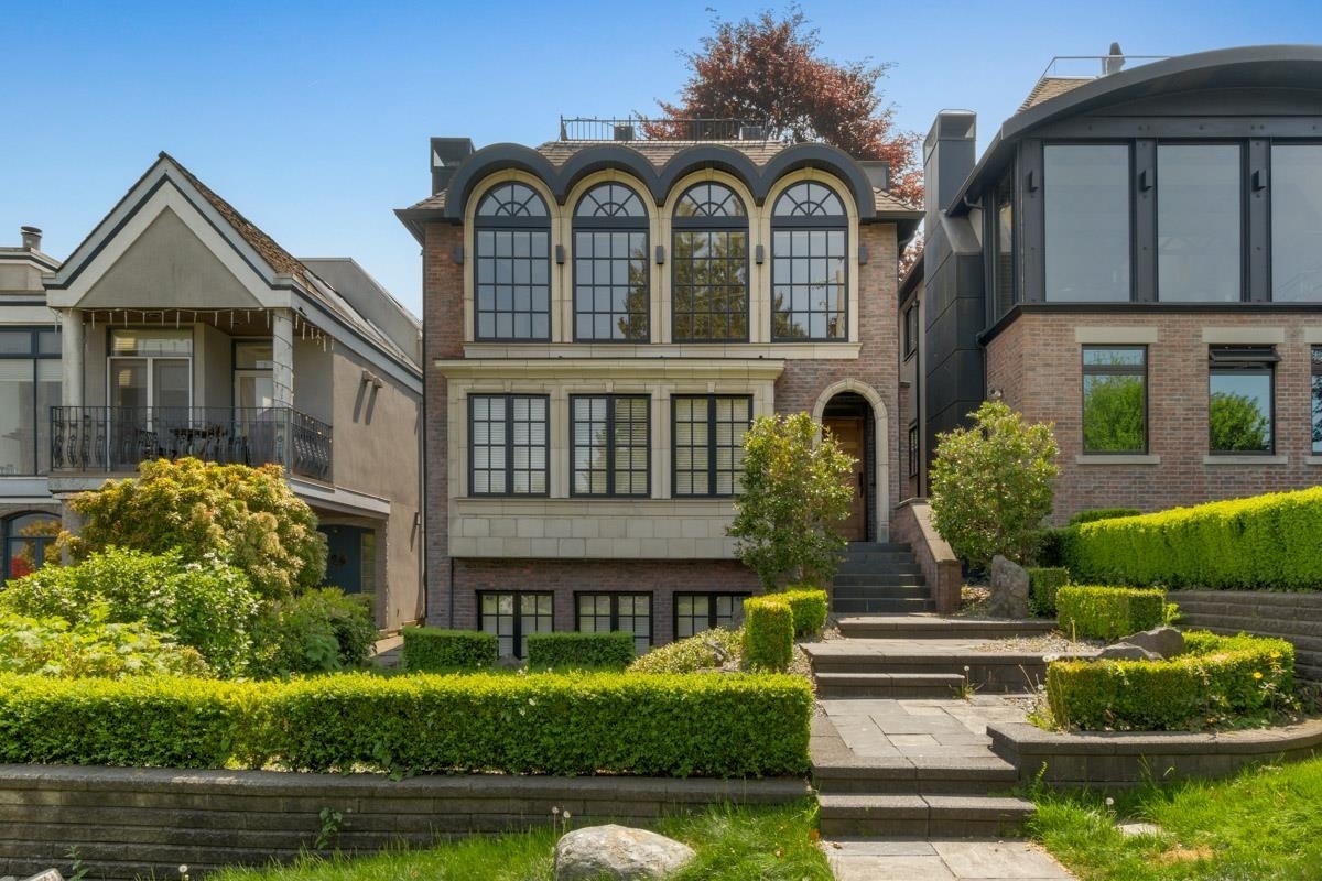 4588 W 2nd Avenue, Vancouver, BC, V6R 1K9
