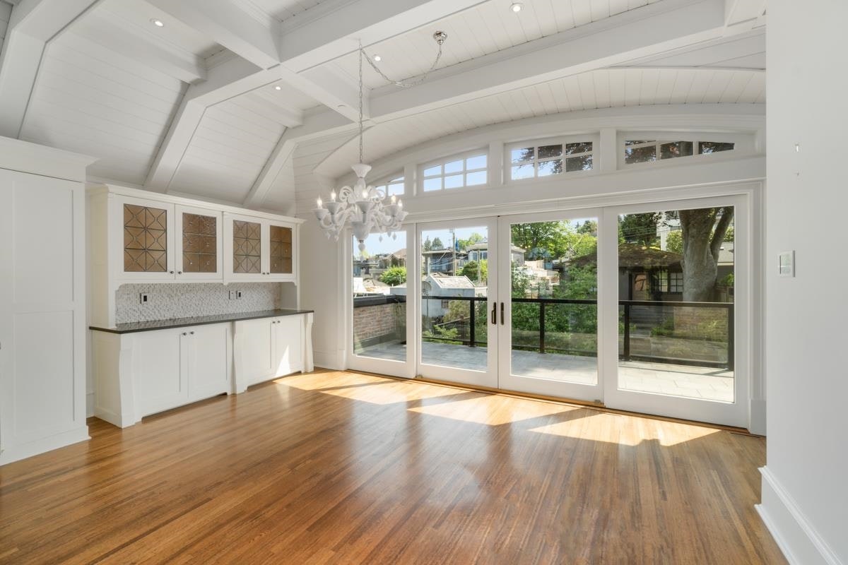4588 W 2nd Avenue, Vancouver, BC, V6R 1K9 - 4
