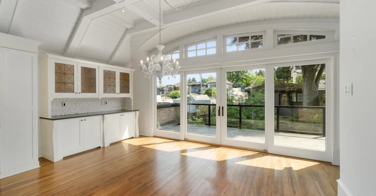 4588 W 2nd Avenue, Vancouver, BC, V6R 1K9 - 4