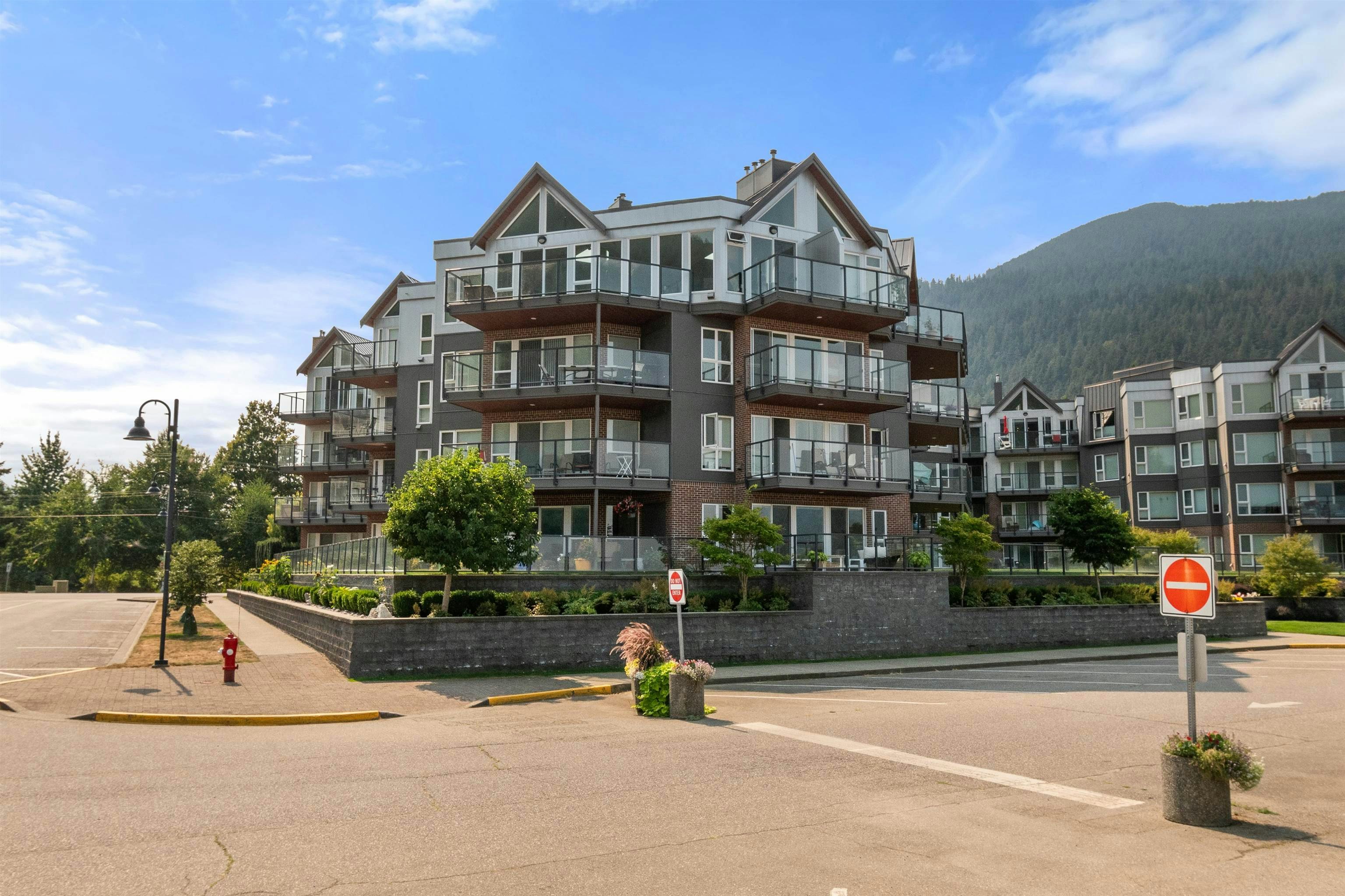 315-378 Esplanade Avenue, Harrison Hot Springs, BC, V0M 1K0