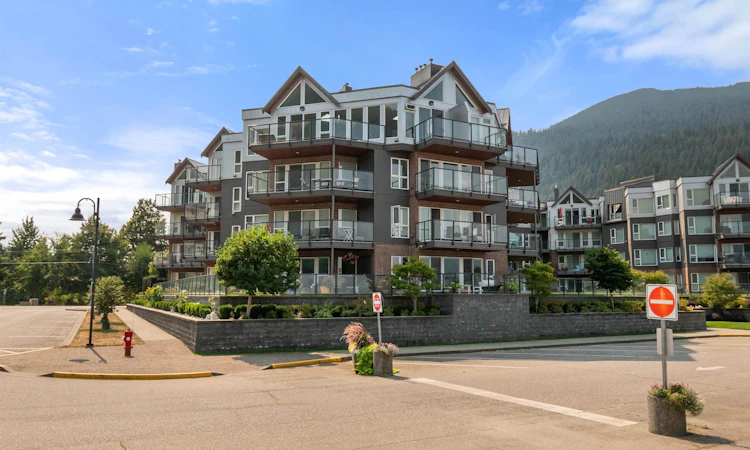 315-378 Esplanade Avenue