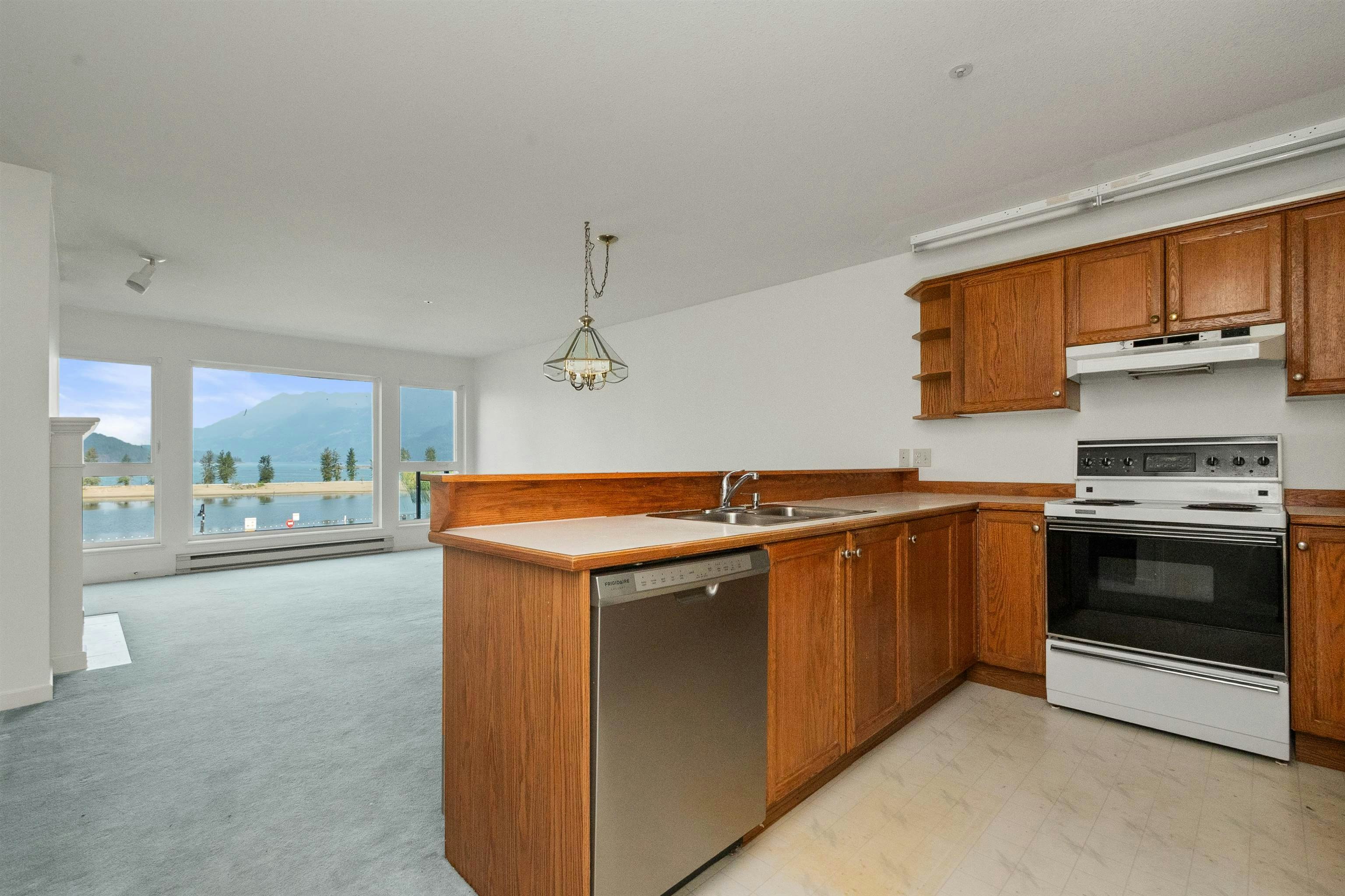 315-378 Esplanade Avenue, Harrison Hot Springs, BC, V0M 1K0 - 11
