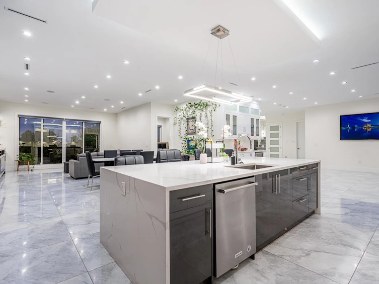 10490 125a Street, Surrey, BC, V3V 5A3 - 10