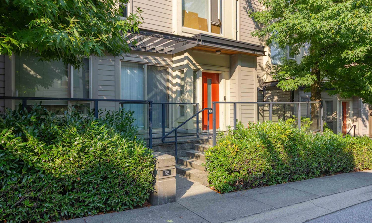 32-9229 University Crescent