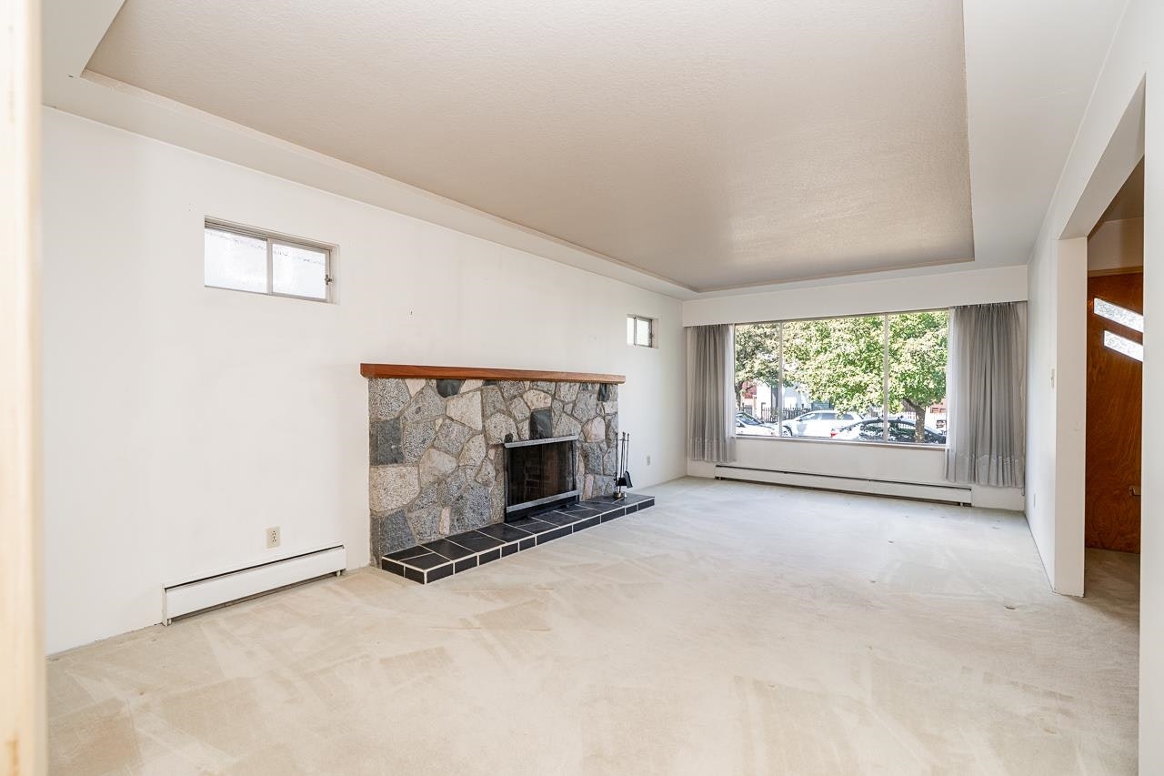 6216 Prince Albert Street - 3