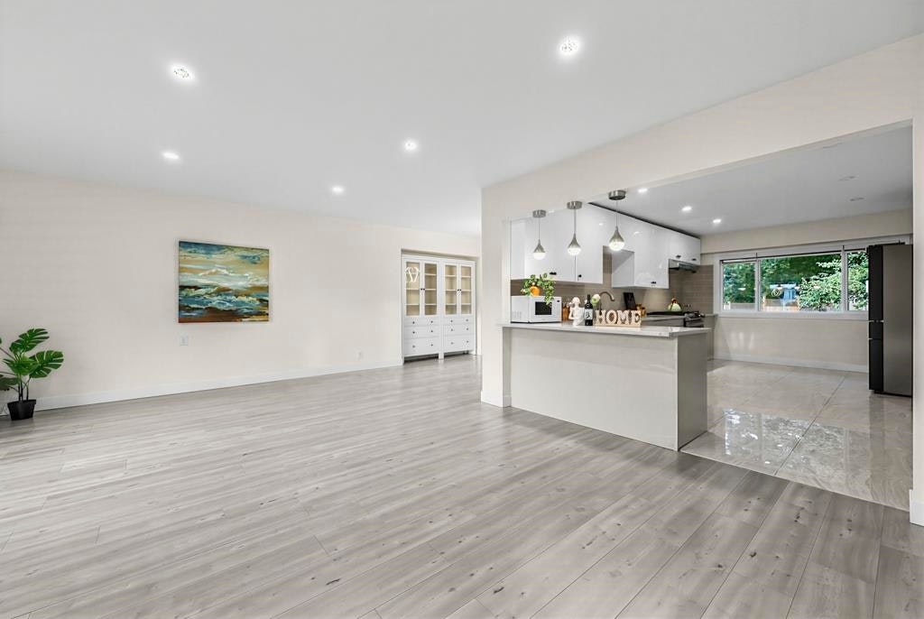 4936 Barker Crescent, Burnaby, BC, V5G 3G5 - 5