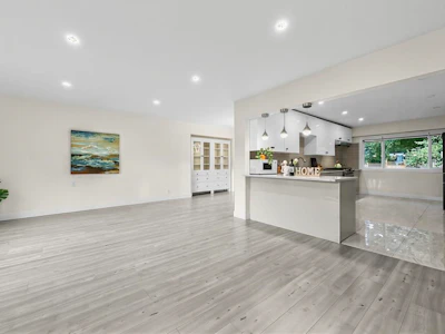 4936 Barker Crescent - 5