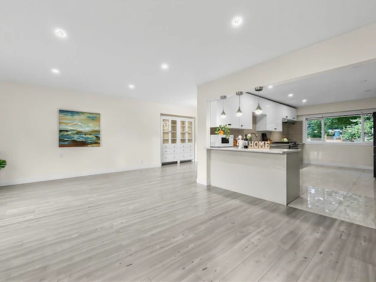 4936 Barker Crescent, Burnaby, BC, V5G 3G5 - 5