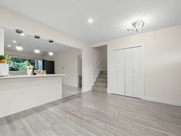 4936 Barker Crescent, Burnaby, BC, V5G 3G5 - 11