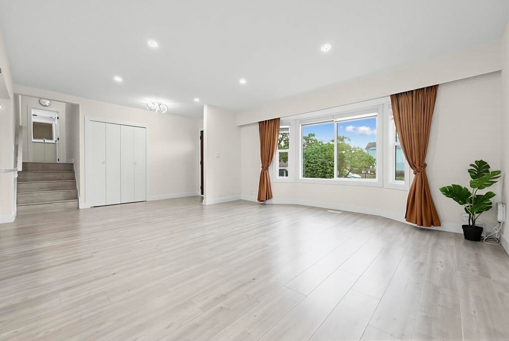 4936 Barker Crescent, Burnaby, BC, V5G 3G5 - 4
