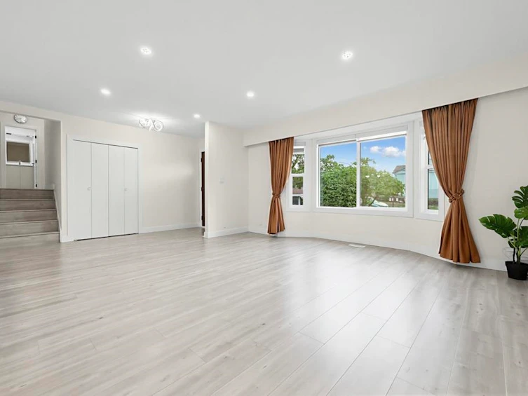 4936 Barker Crescent, Burnaby, BC, V5G 3G5 - 4