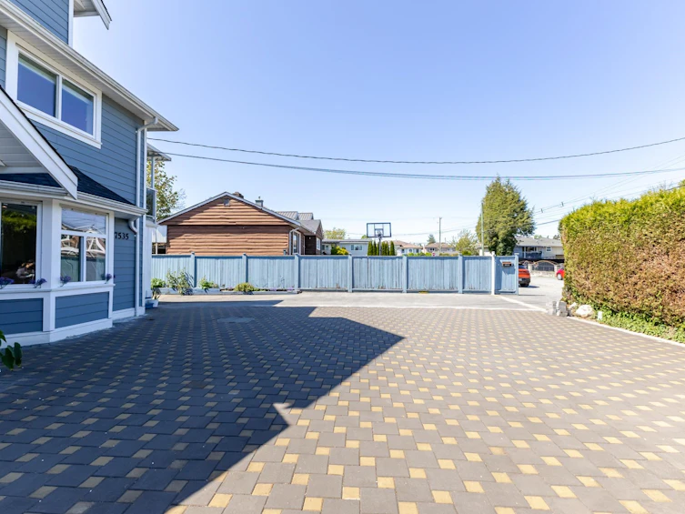 7535 Burgess Street, Burnaby, BC, V3N 3H9 - 30