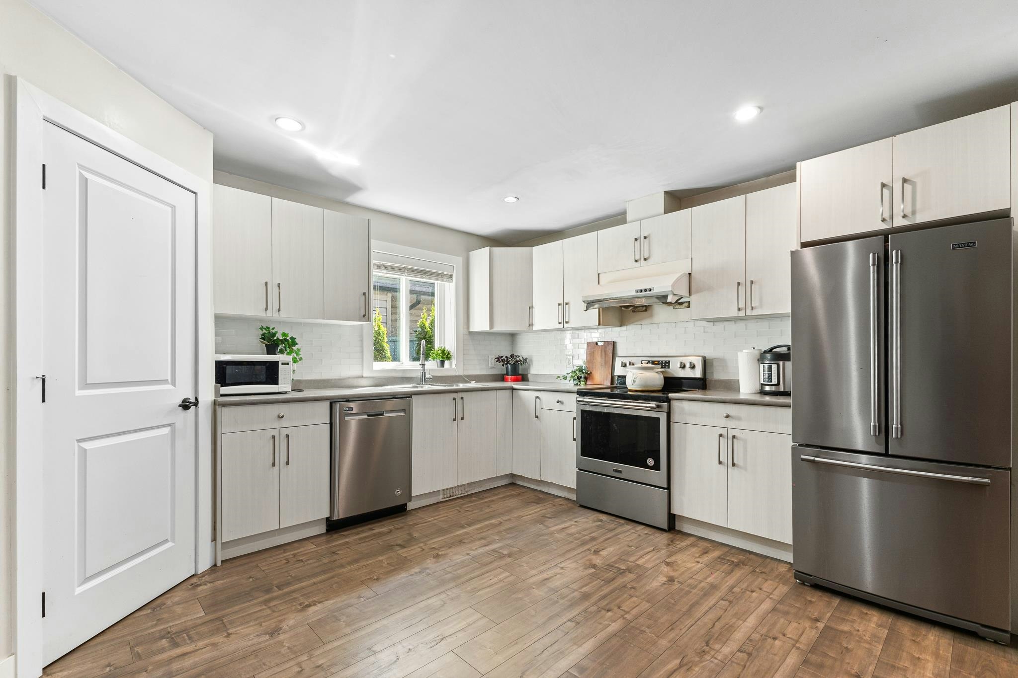 7535 Burgess Street, Burnaby, BC, V3N 3H9 - 11