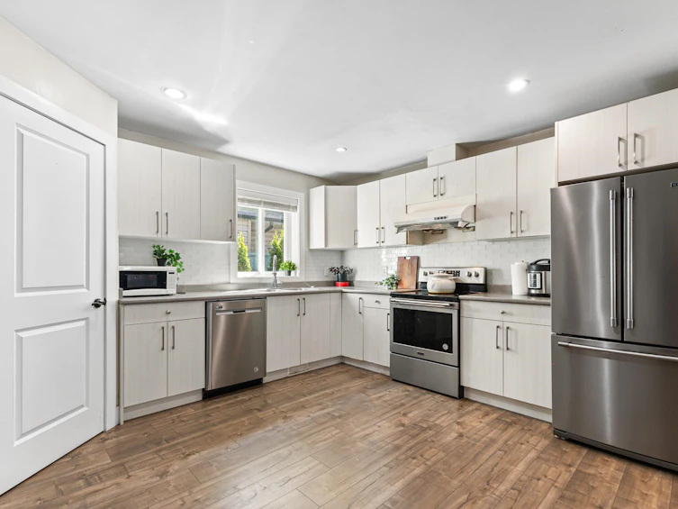 7535 Burgess Street, Burnaby, BC, V3N 3H9 - 11