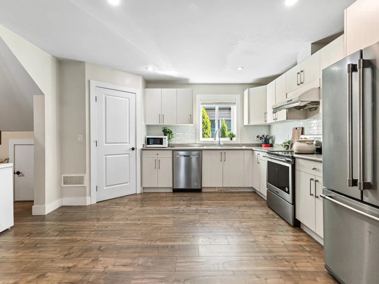 7535 Burgess Street, Burnaby, BC, V3N 3H9 - 10
